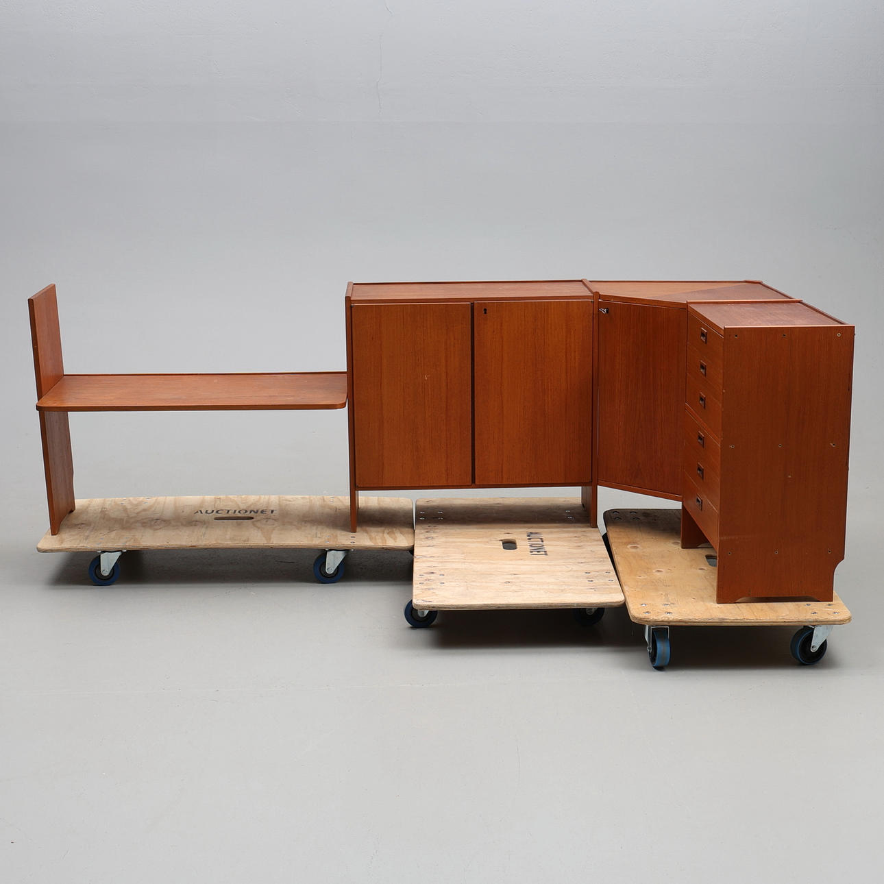 CORNER SHELVING SYSTEM. Teak, 1950s/60s.