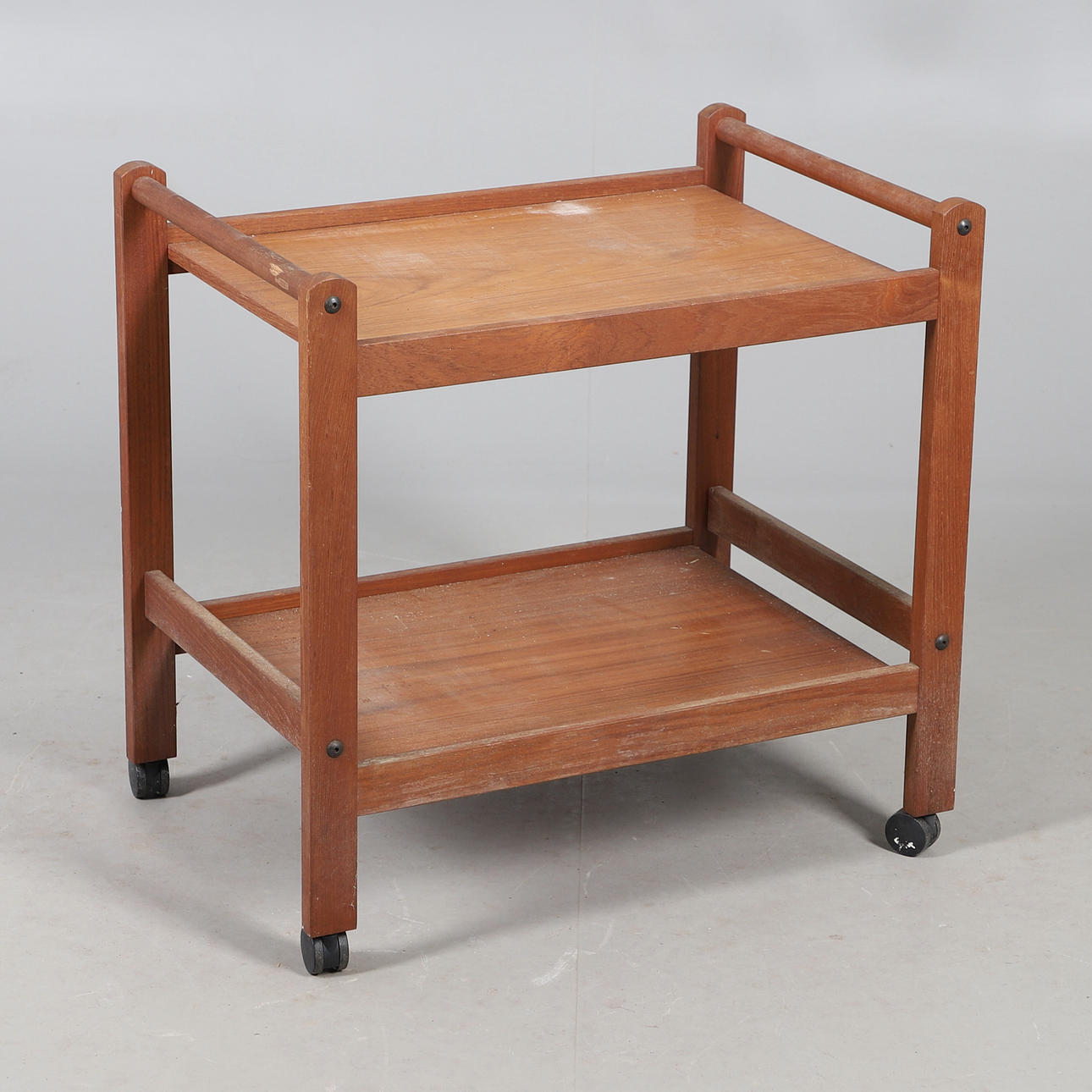 A WOODEN DRINKS TROLLEY.