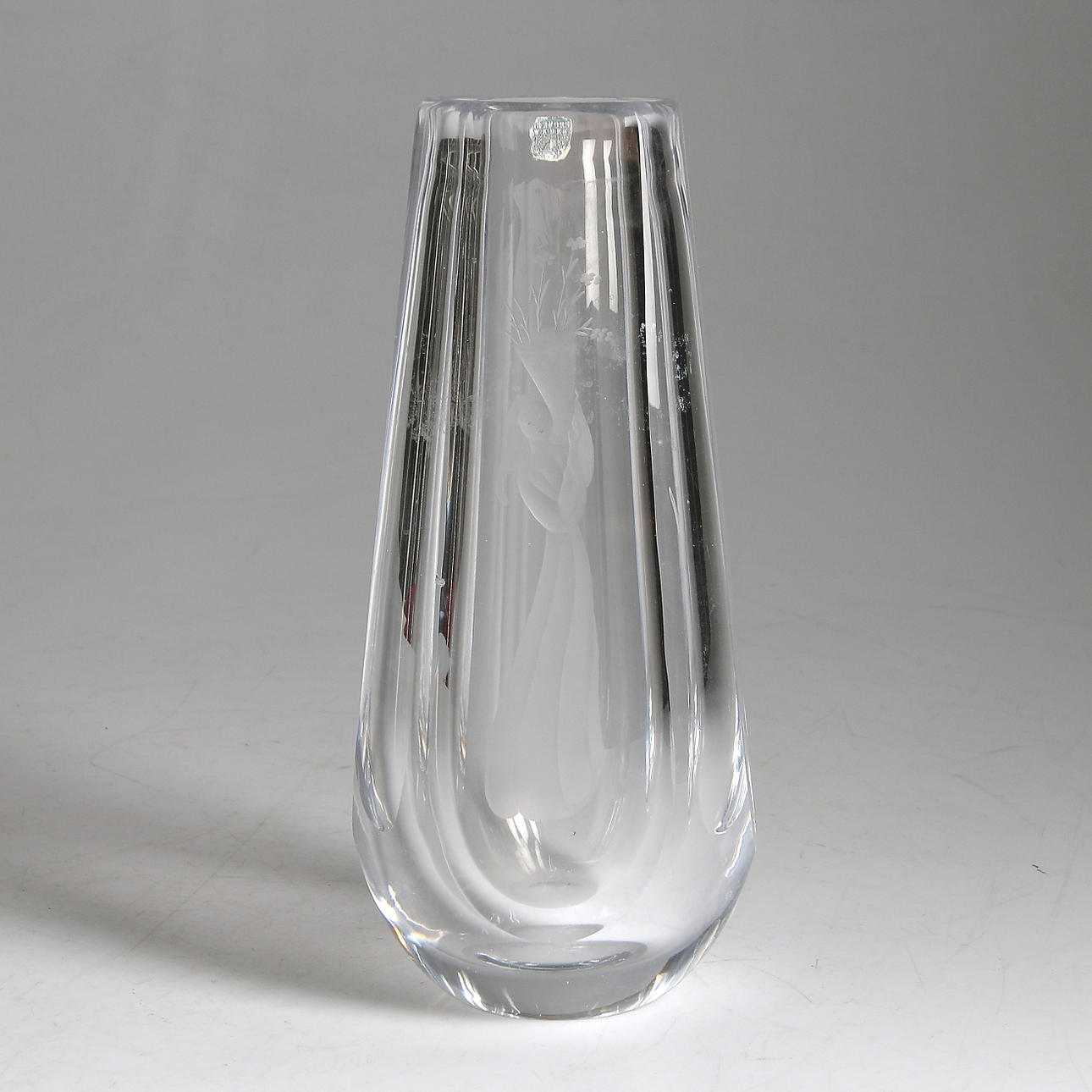 VAS, slipad kristall, Elis Bergh, Orrefors, 1900-talets första hälft.