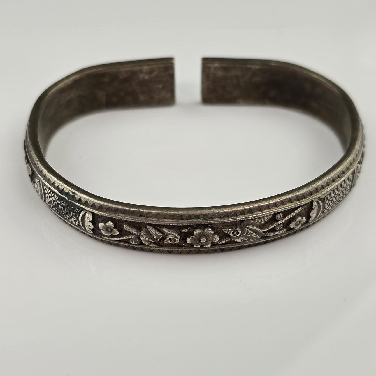 Bangle - metal, flat open hoop.