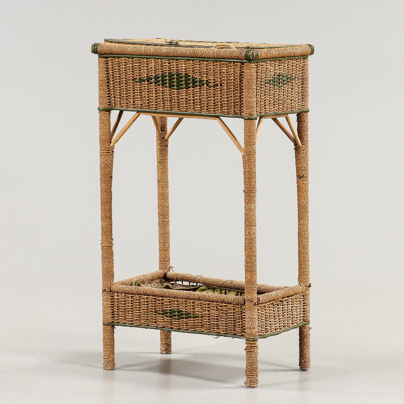 BOX Colonial style, braided cords, mid-20th century.