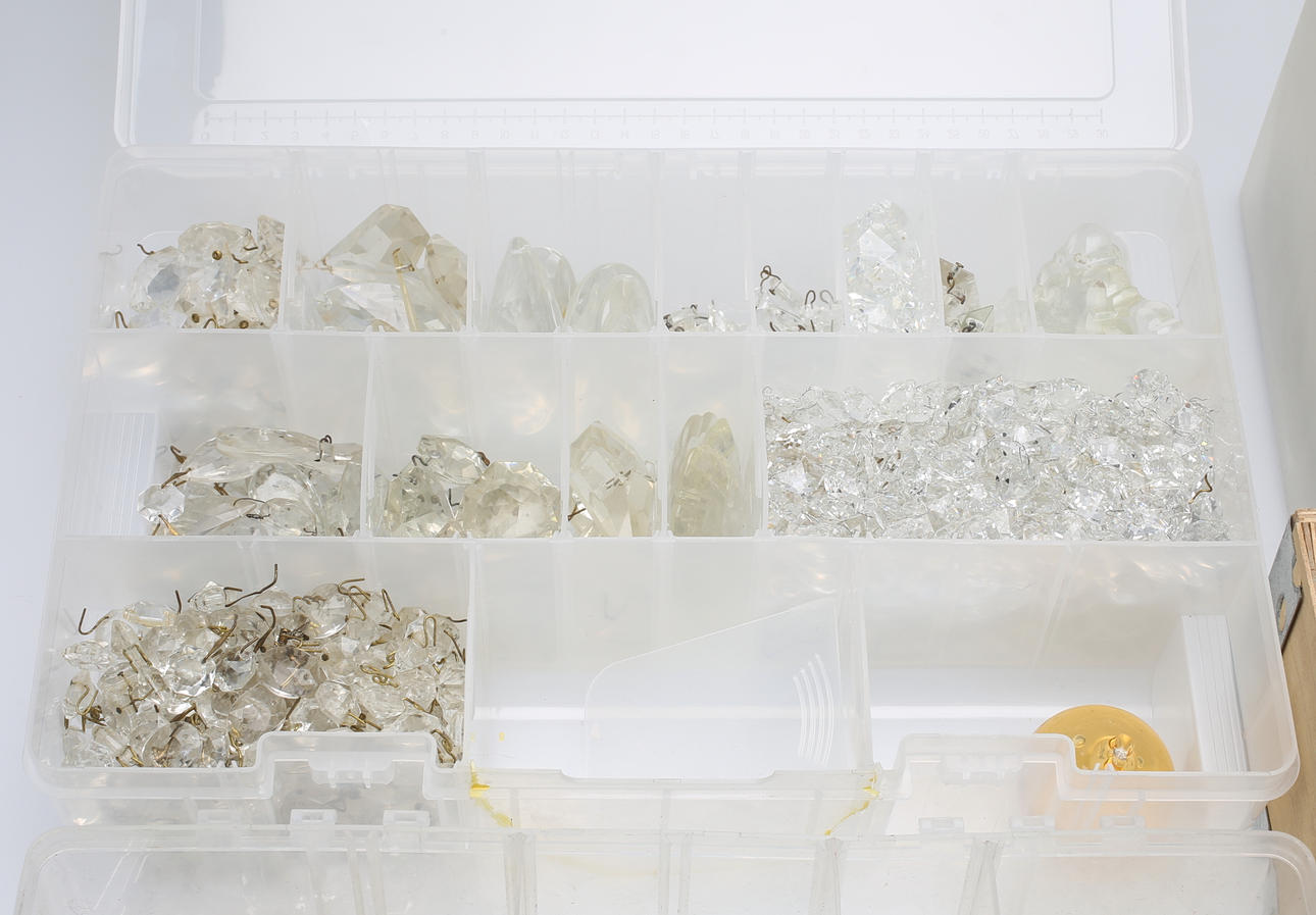 PARTI PRISMOR samt LAMPDELAR.