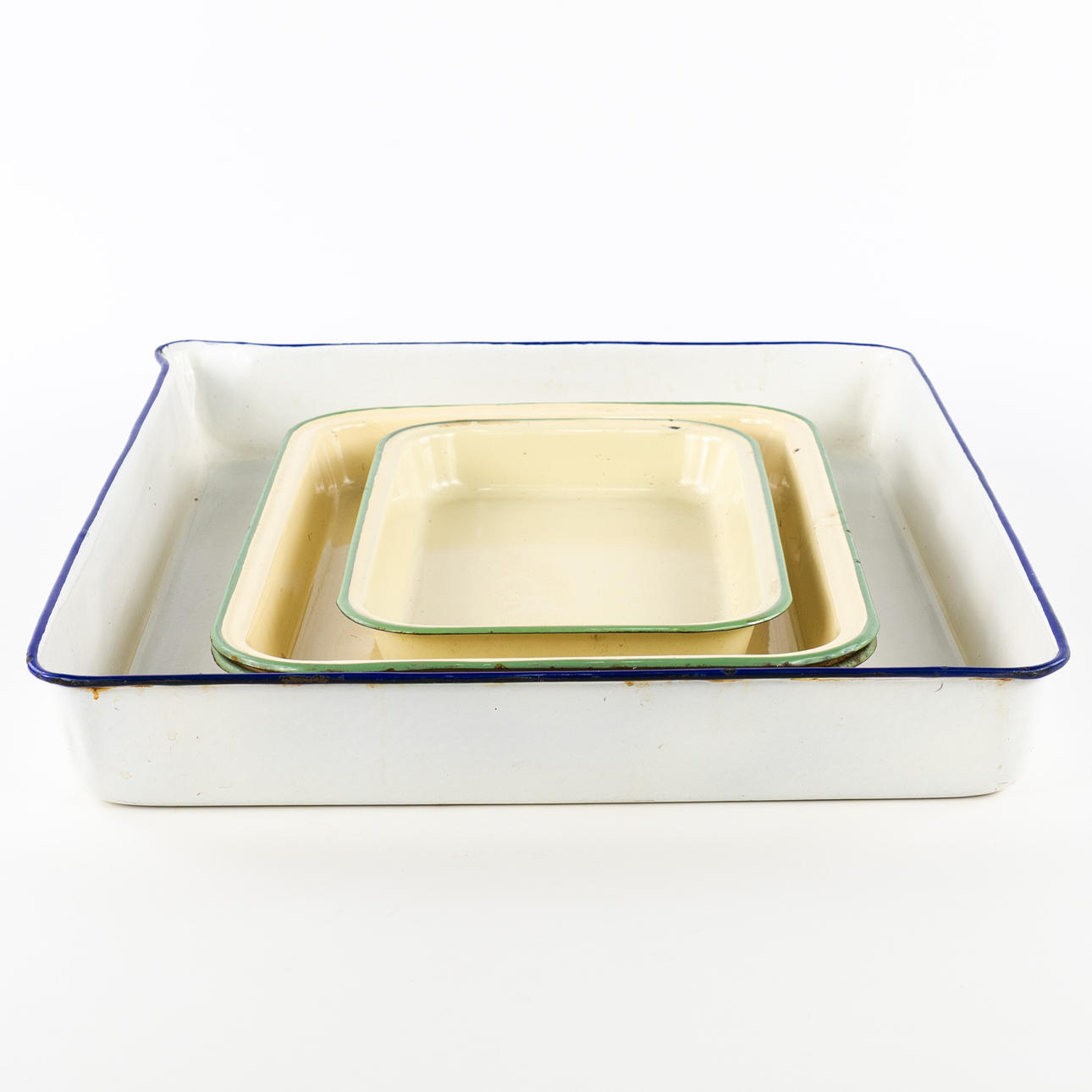 TRAYS. 4 pieces, enamel, incl. Kockums.