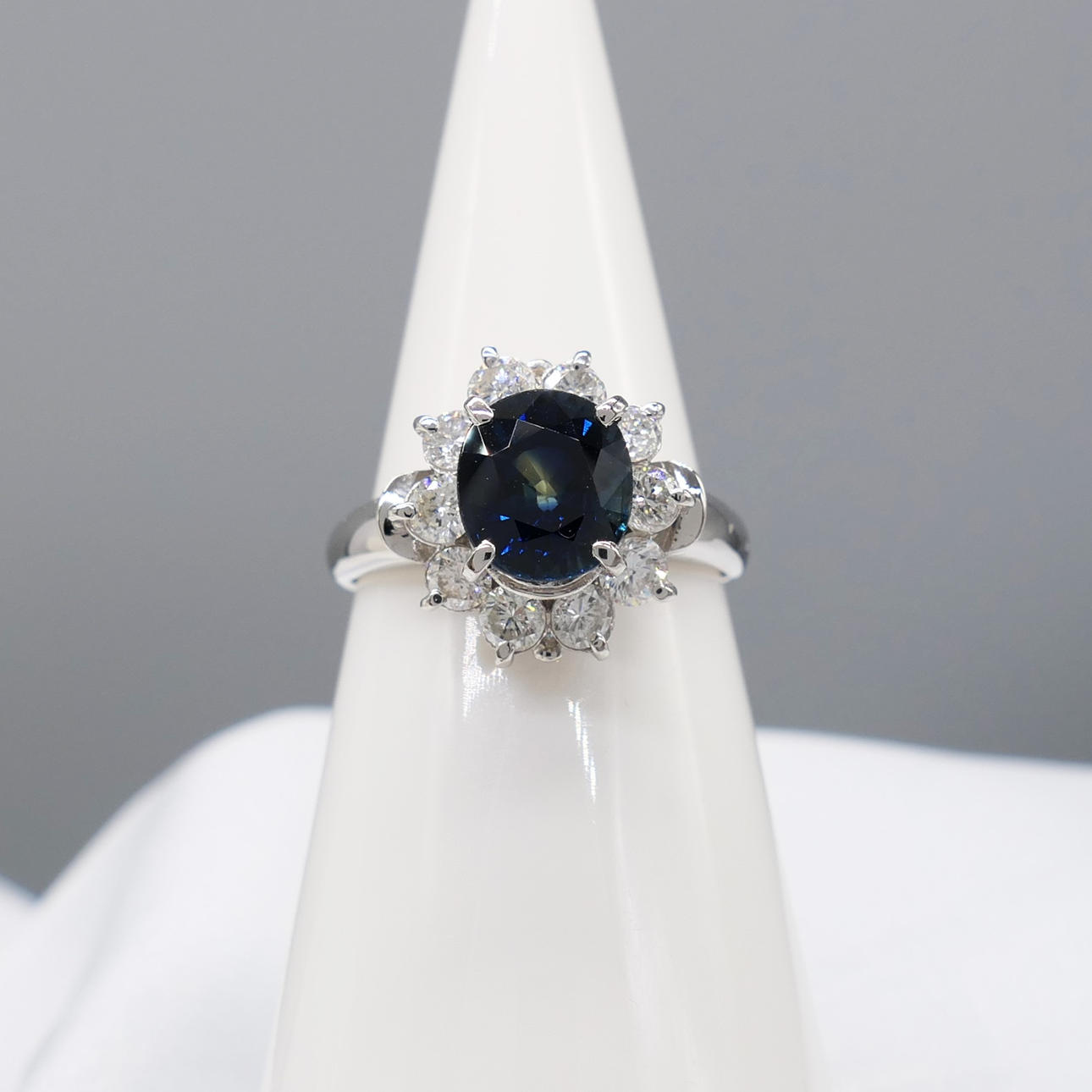 SAPPHIRE (1.80ct) & DIAMOND (0.70ct) ring.