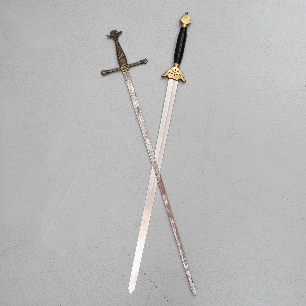 DECORATIVE SWORDS 2 pcs.