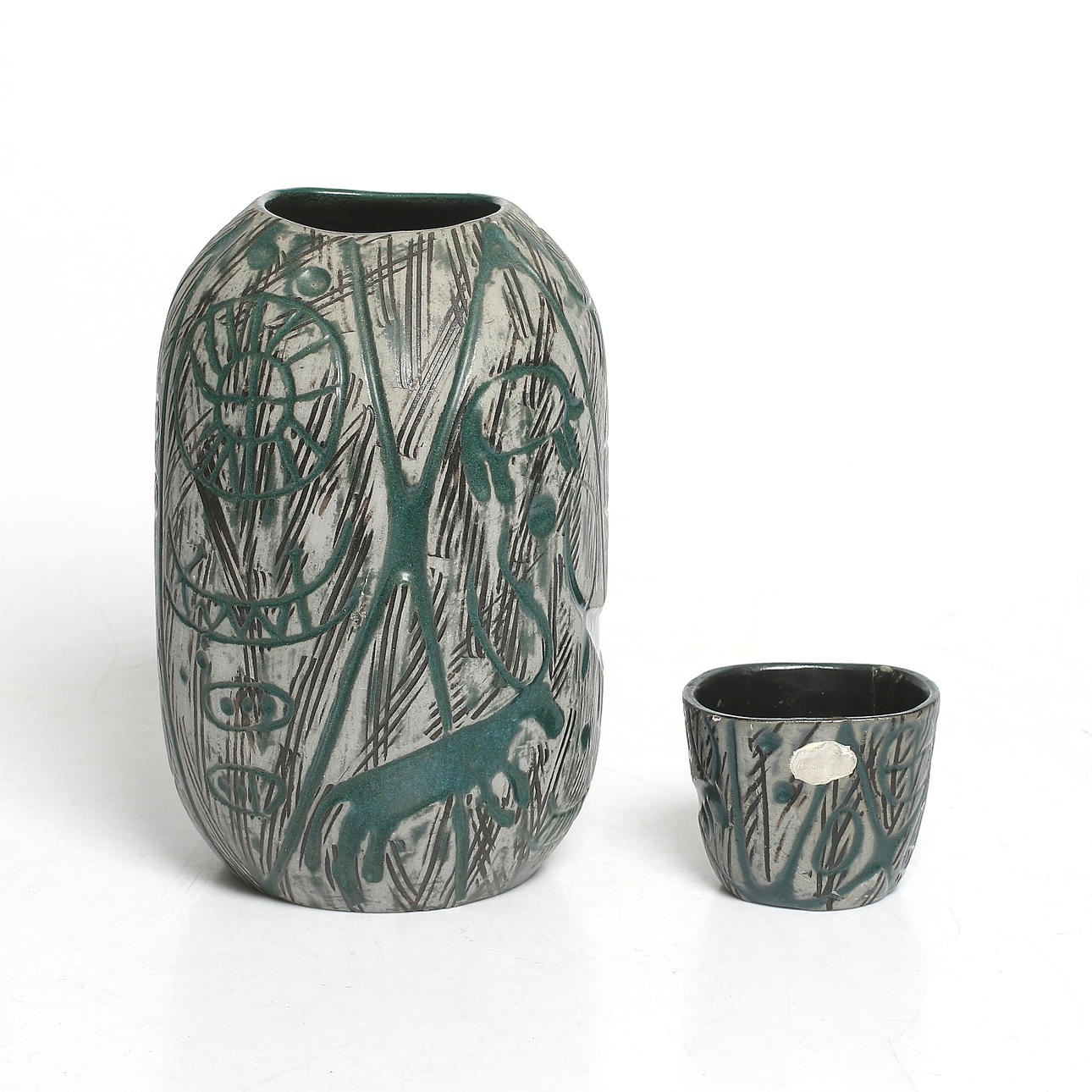 VAS och BÄGARE, 2 delar, keramik, "Hedenhös", Mari Simmulson, Upsala-Ekeby, 1900-talets mitt.