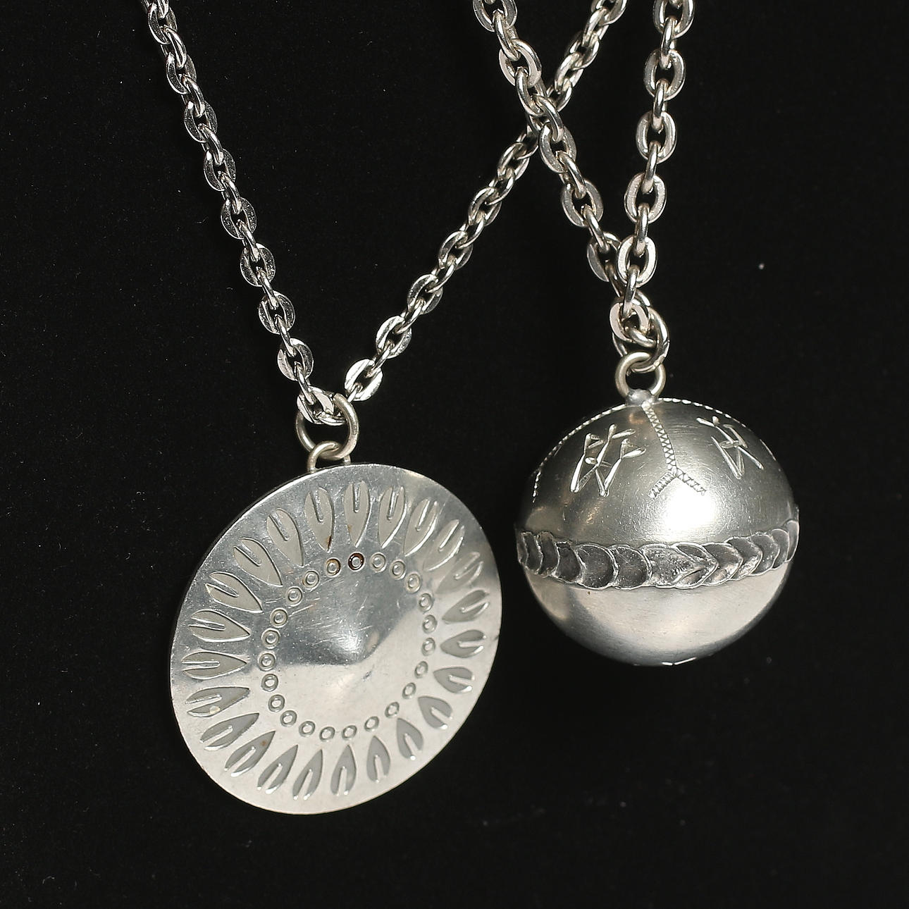 HALSBAND, 2 st, tenn, bl.a. Jörgen Jensen, Danmark, 1960/70-tal.