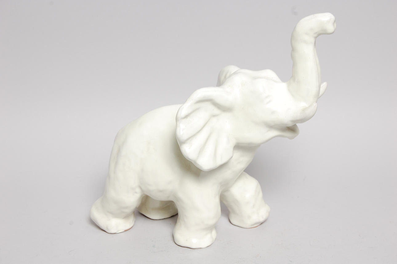 VICKE LINDSTRAND. Elefant.