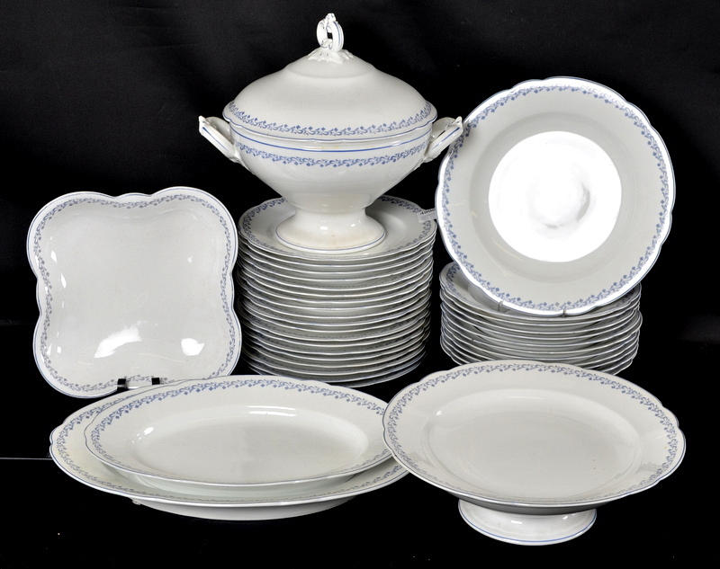 MATSERVIS, 37 delar, porslin, 1900-talets första hälft.