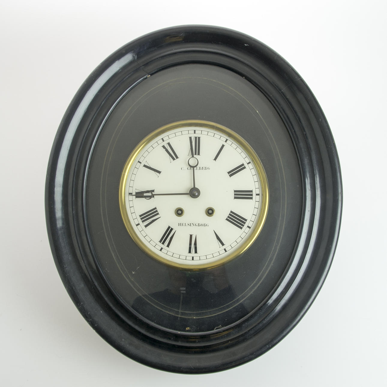 VÄGGUR, svertmålat trä, C. Gullberg Helsingborg.