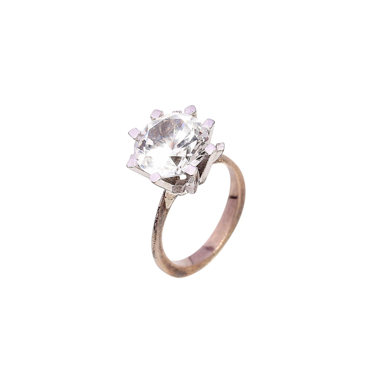 Solitaire ring with diamond simile.