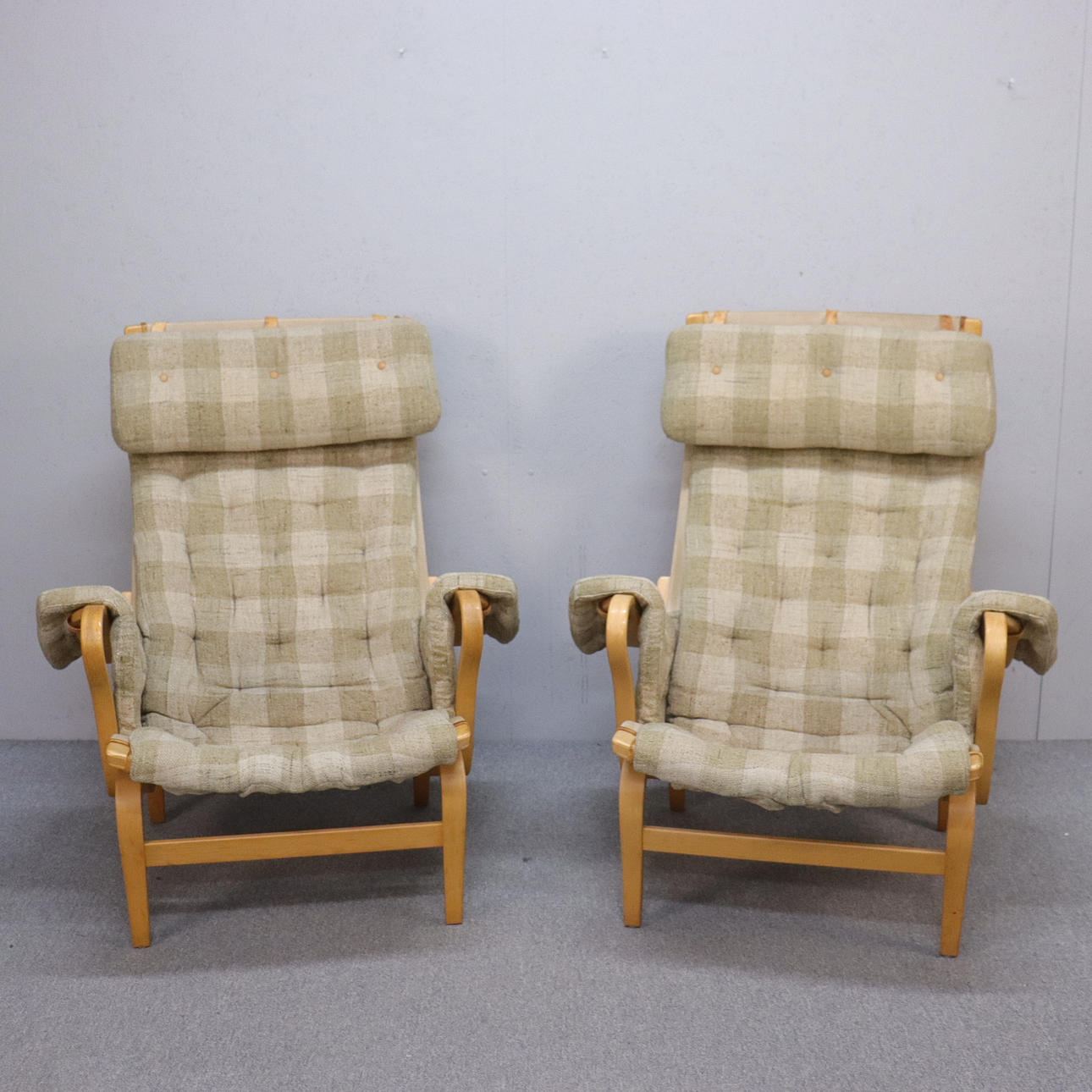 BRUNO MATHSSON. "Pernilla", Dux, armchairs, 1 pair.