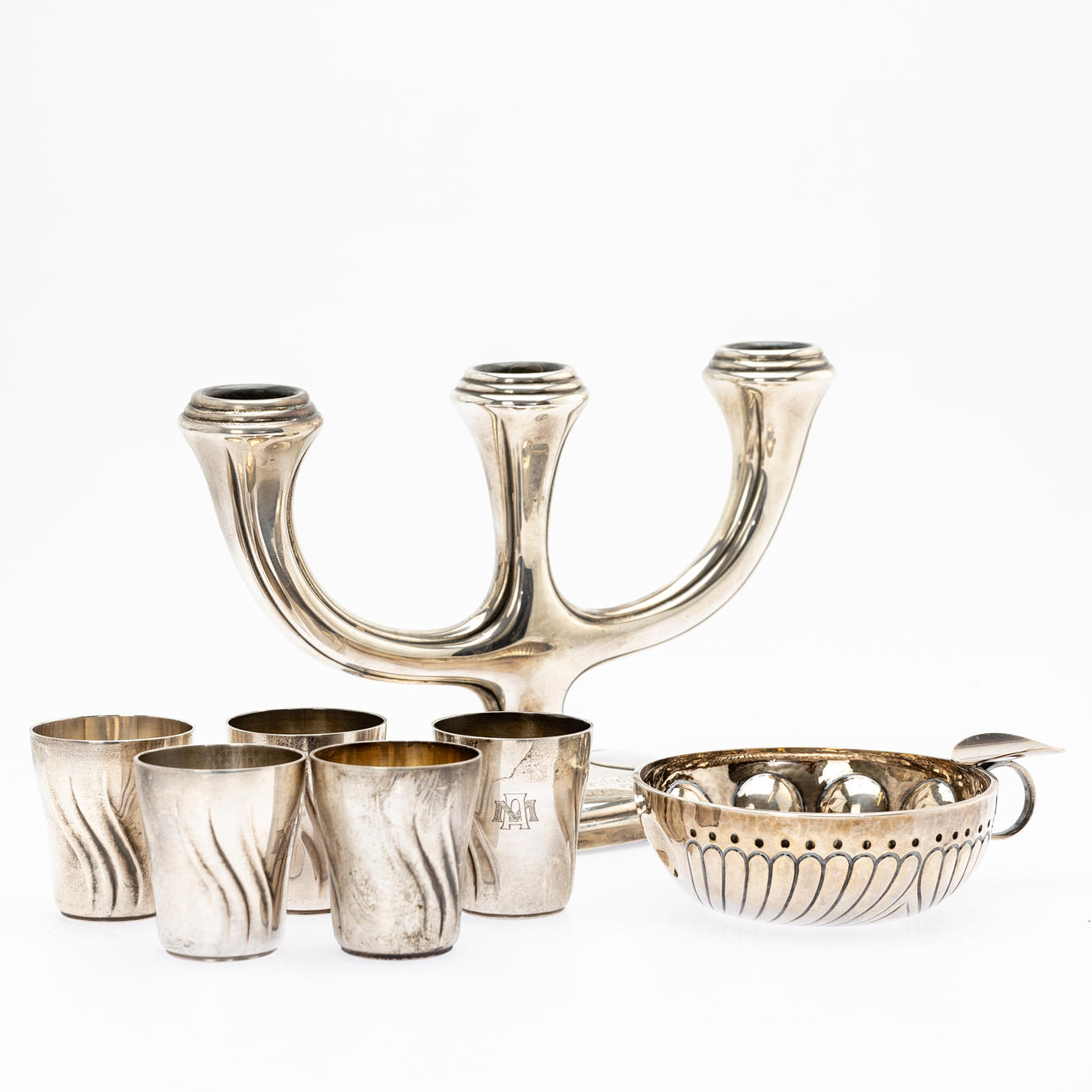 Three-light table candelabra, handled bowl and five schnapps cups, silver, 20th century (3).