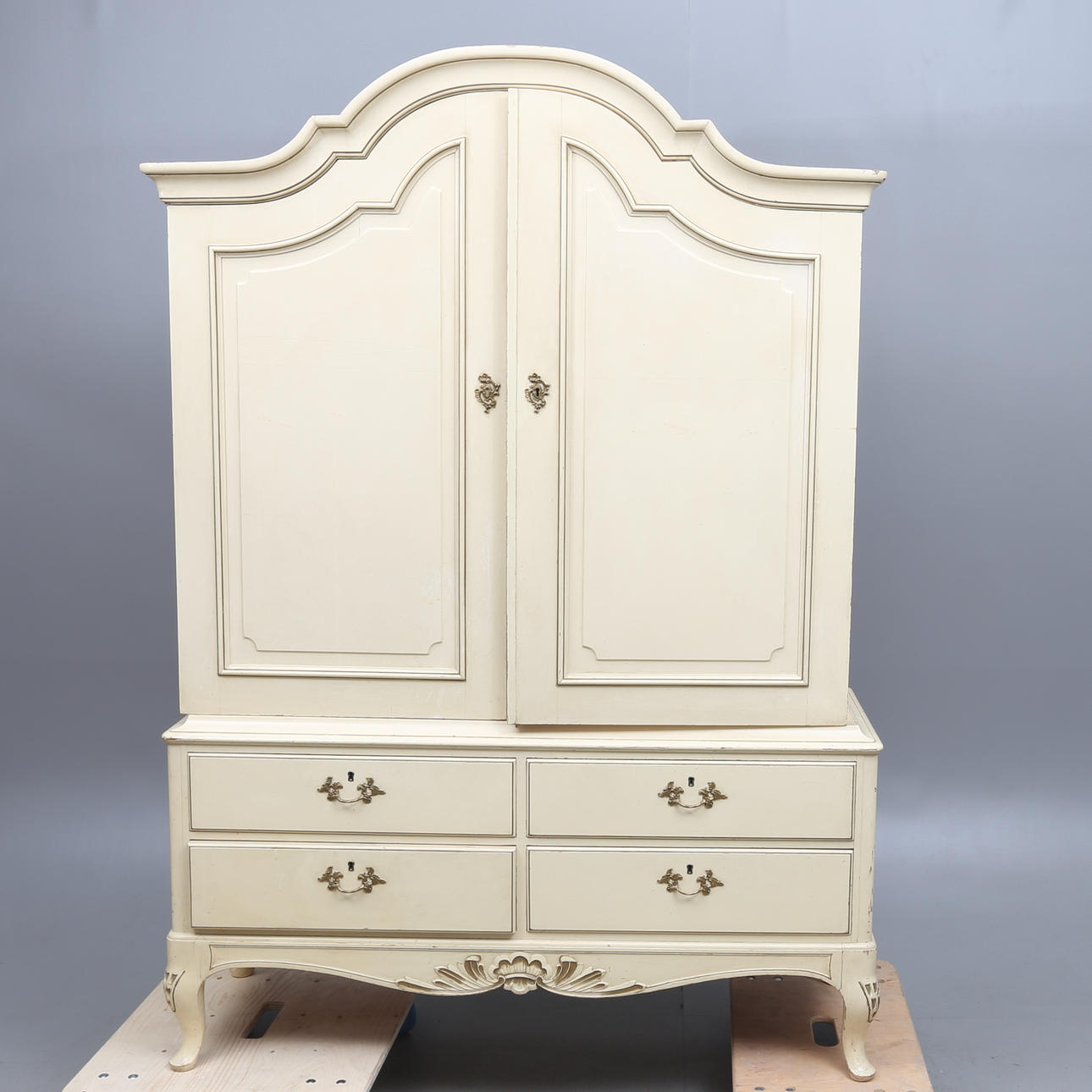 MATSALSKÅP, rokokostil, 1900-tal.