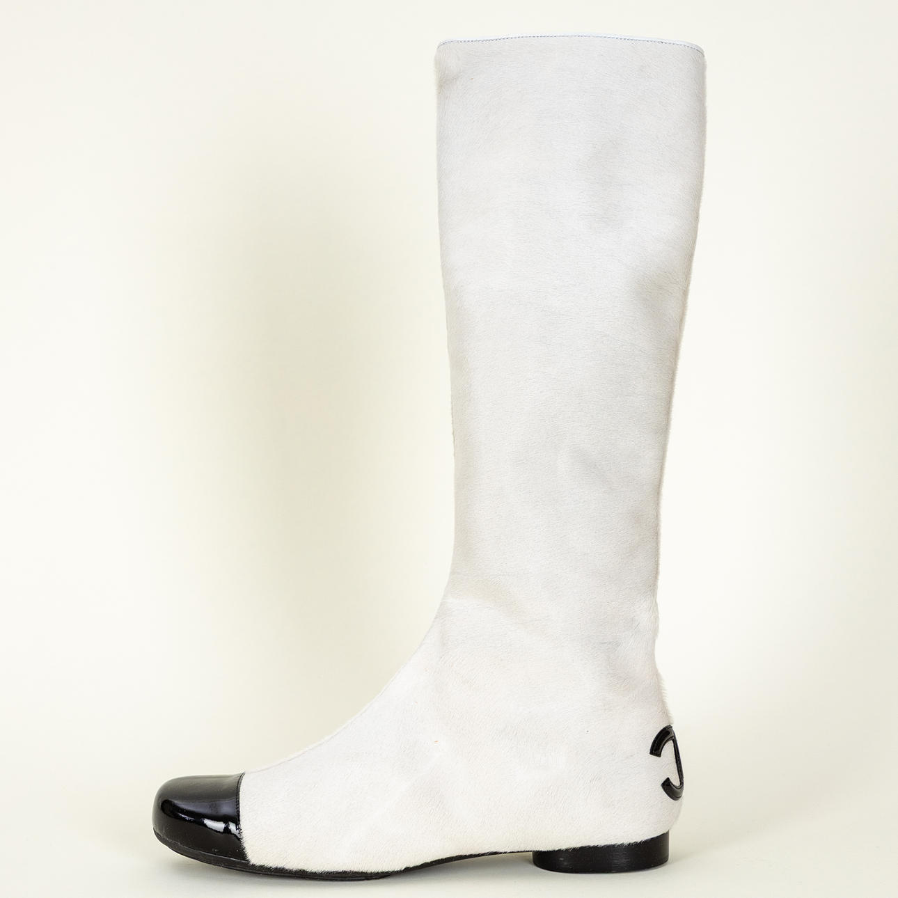 CHANEL. Boots with white cowhide, 41.