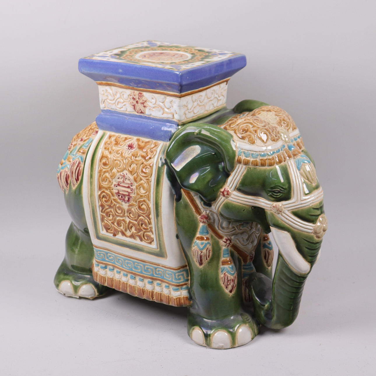 PEDESTAL, ceramic, elephant, 20th century.