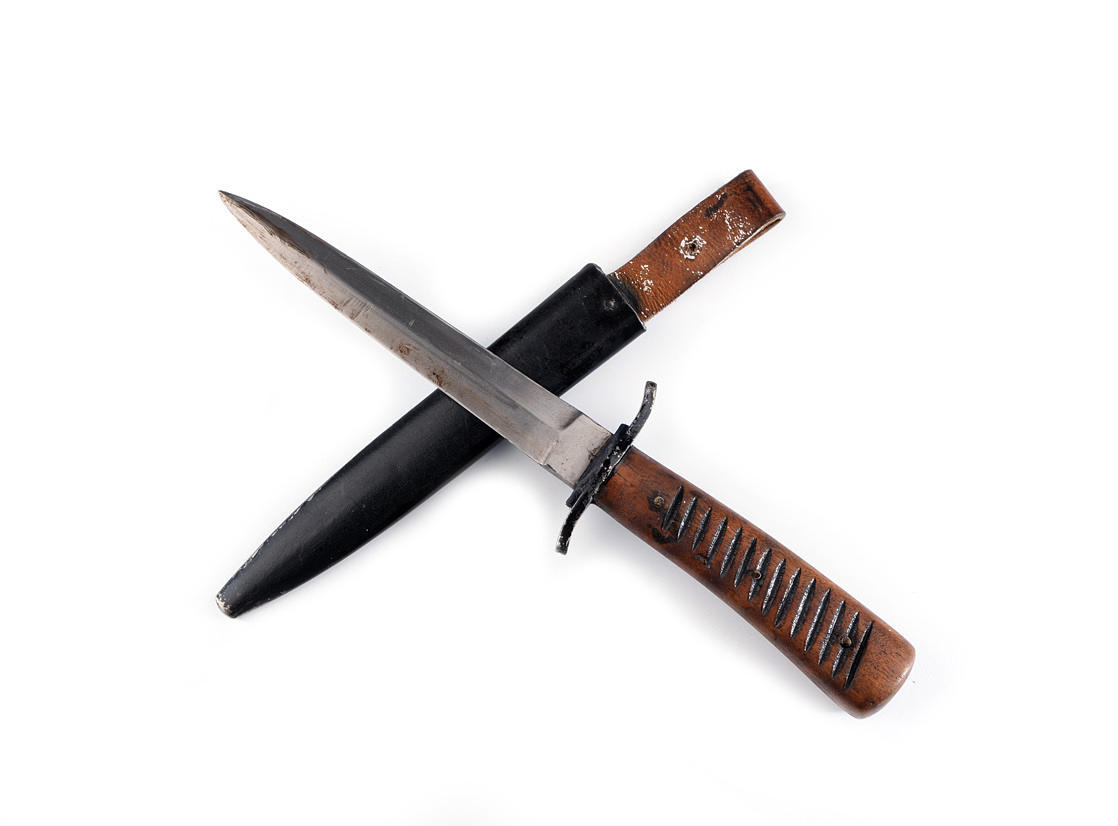 DIKE DOLK. Tyska, med träskal och skida, utan tillverkare.