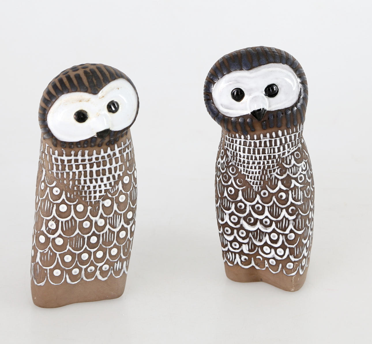 FIGURINER, 2 st, ugglor, keramik, Mari Simmulson, Upsala Ekeby, 1900-tal.