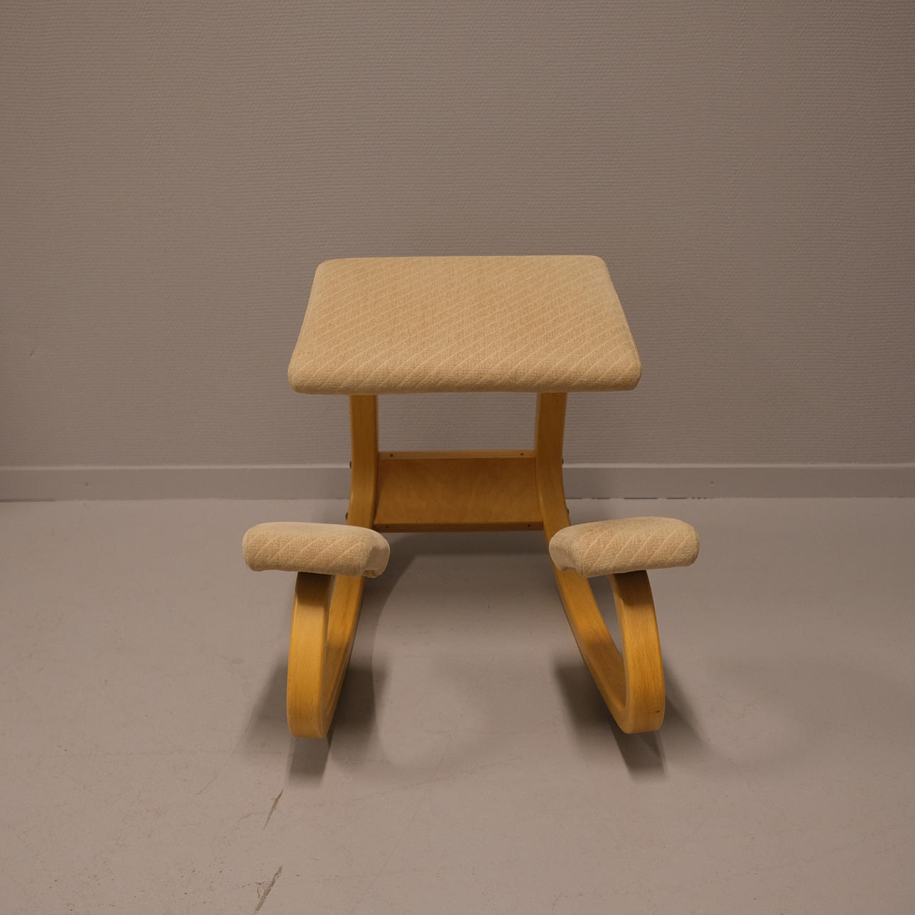 BALANS, KNEELING CHAIR.