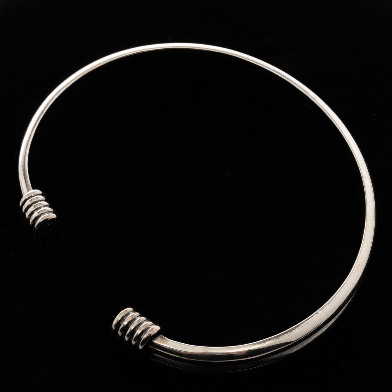 BANGLE, Sterling silver.