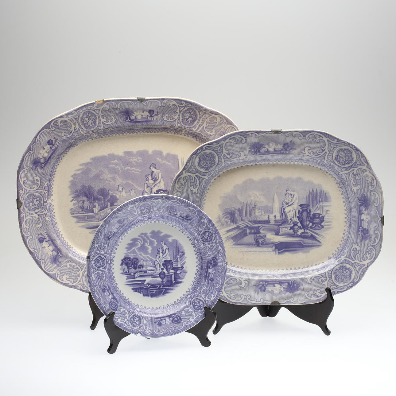 STEKFAT, 2 st samt 2 st TALLRIKAR, flintgods, Gustavsberg, 1800/1900-tal.