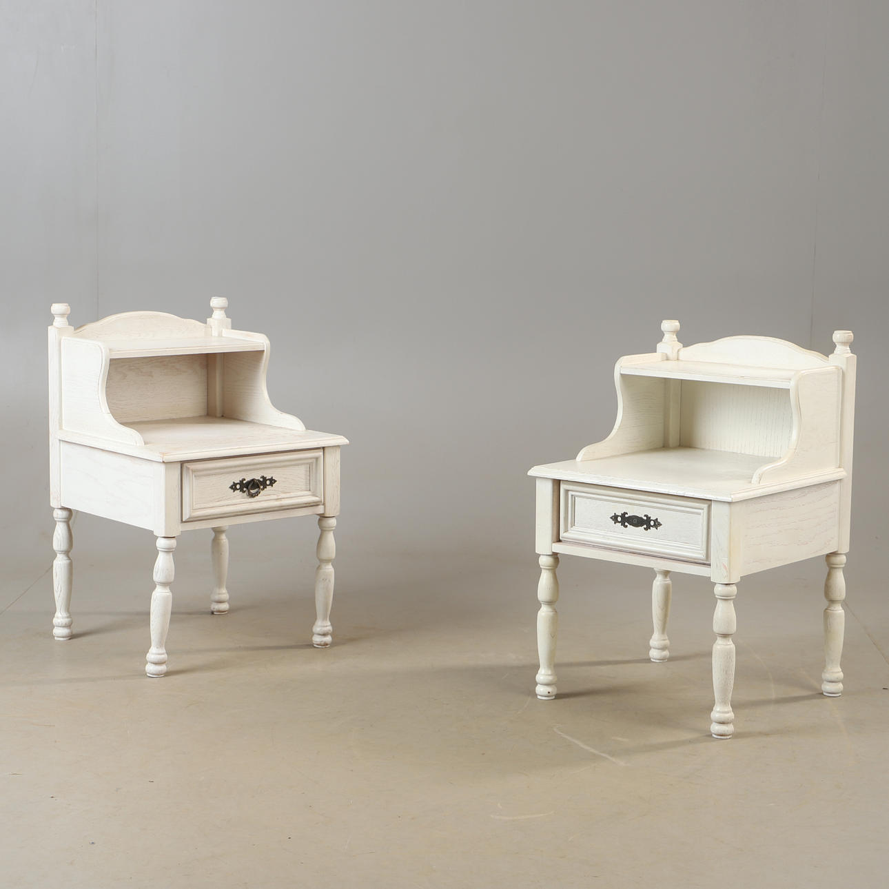 BEDSIDE TABLES, 1 pair, 20th/21st century.