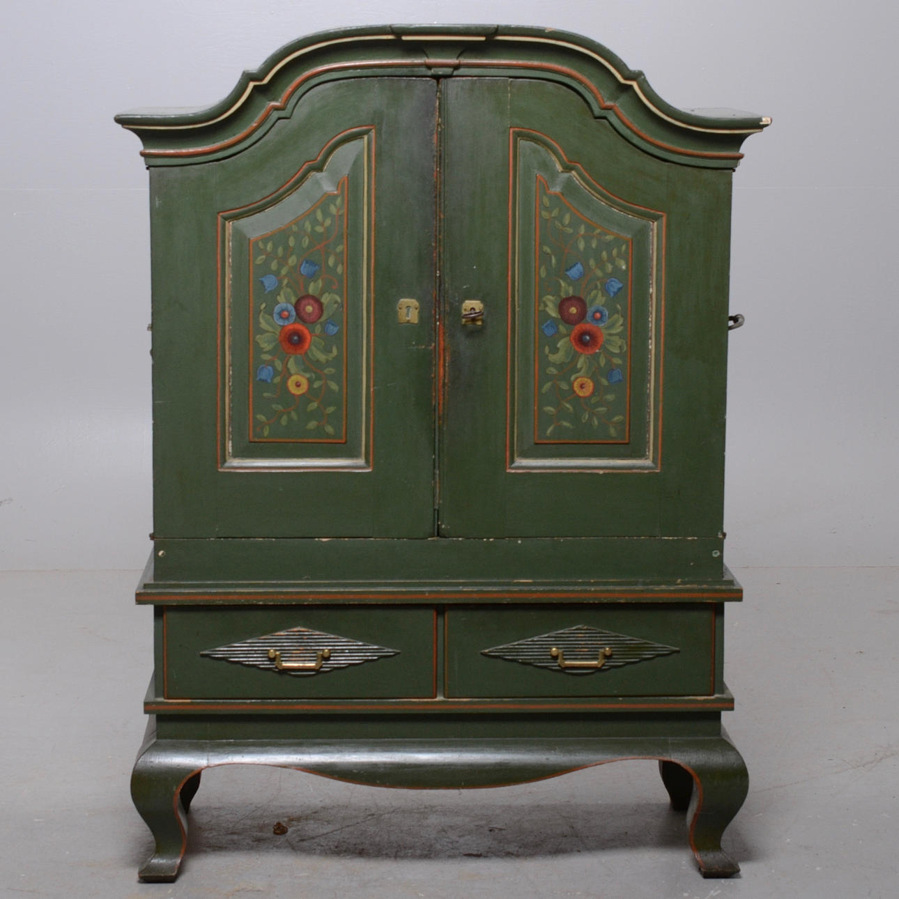 VÄGGSKÅP 1700-tal.