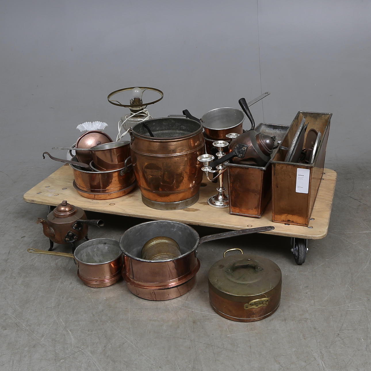 KOPPARFÖREMÅL med mera, 1800-1900-tal.