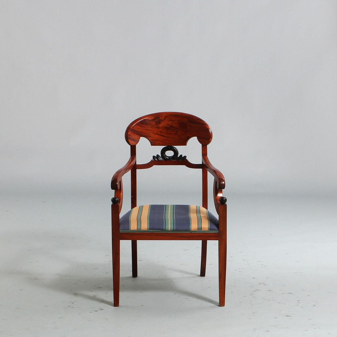 KARMSTOL, Karl-Johan-stil, 1900-tal.