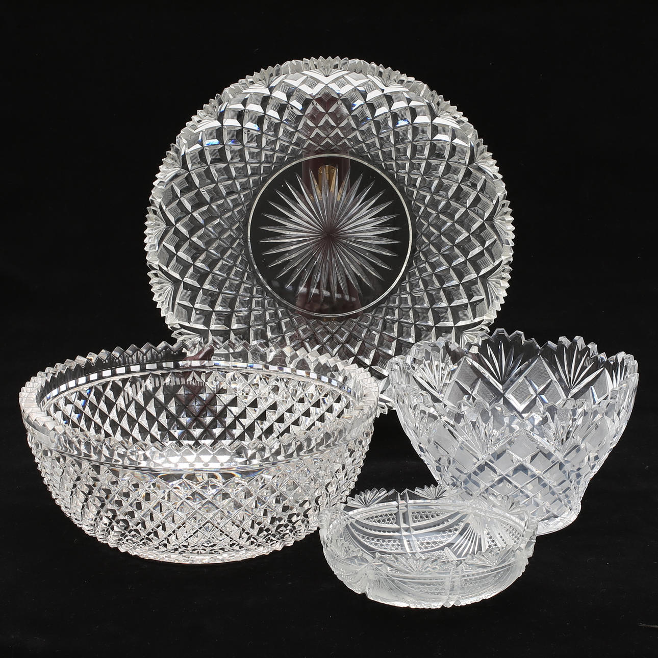 SKÅLAR samt FAT, slipad kristall, 1900-talets första hälft/mitt.