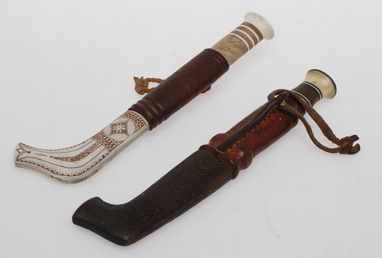 KNIVAR 2 st, varav en signerad.