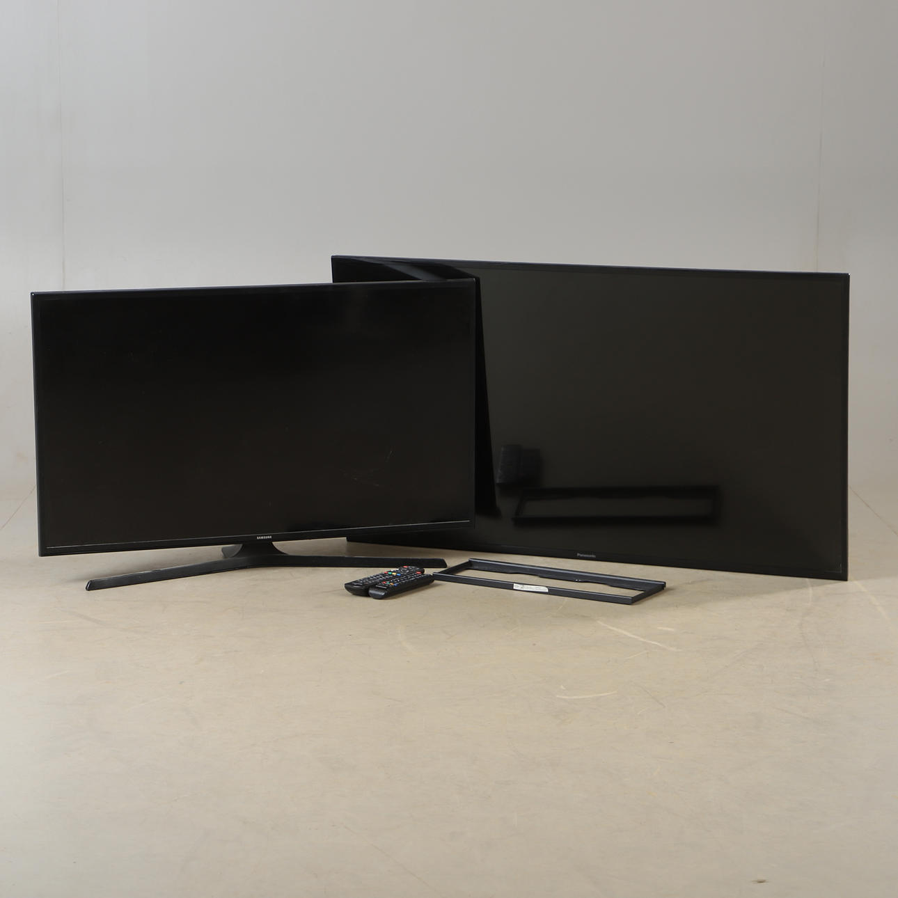 TV-APPARATER, 2 stycken, Philips och Panasonic.