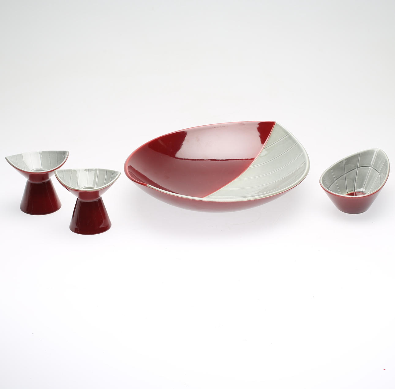 CARL-HARRY STÅLHANE. Fat, skål samt ljusstakar, ett par, stengods, "California", Rörstrand.