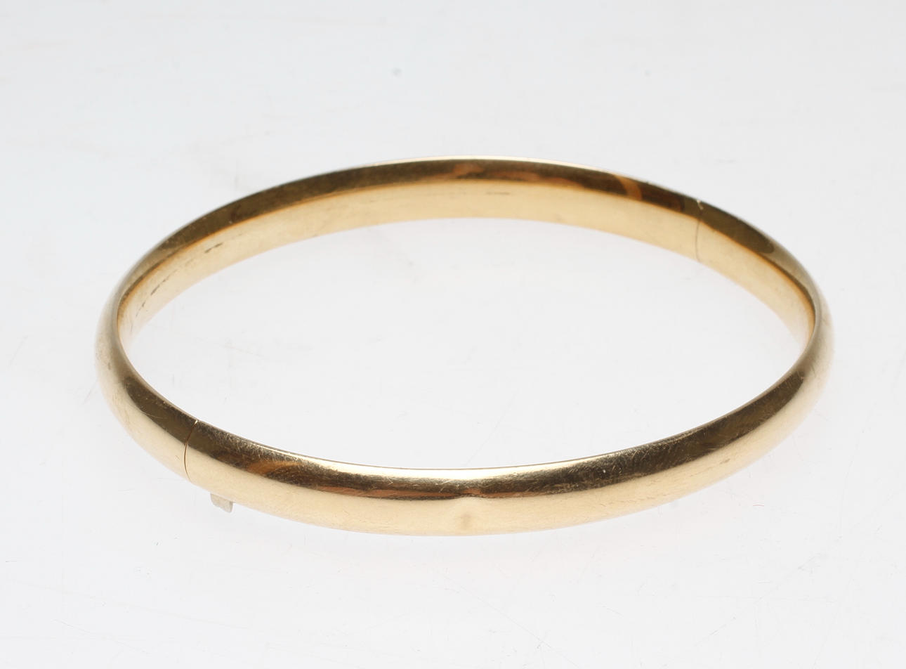 STEL ARMRING, 18k guld, vikt ca 14,6 gr.