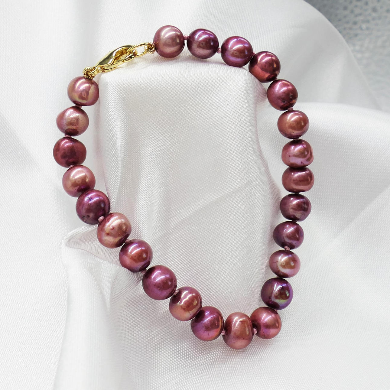 CULTURED PEARL bracelet.