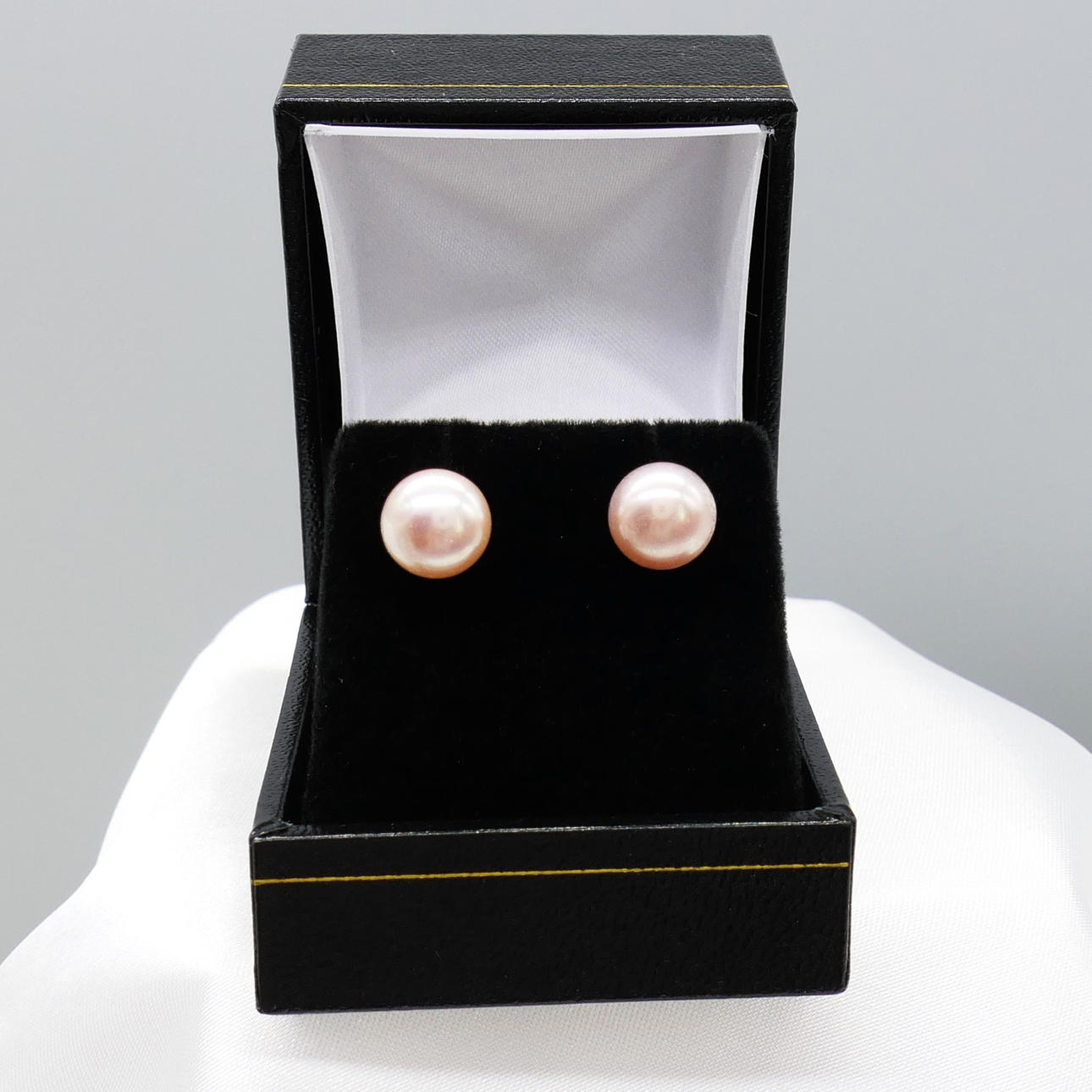 CULTURED PEARL studs in white gold.