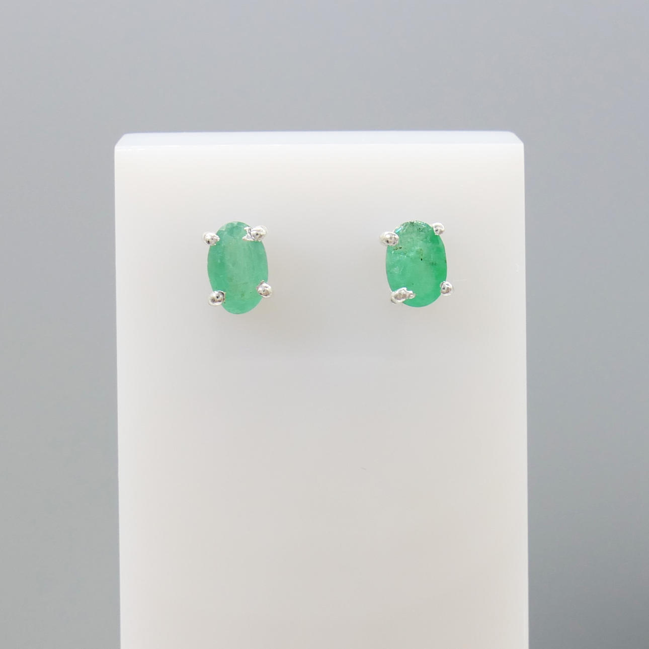 NATURAL EMERALD stud earrings.