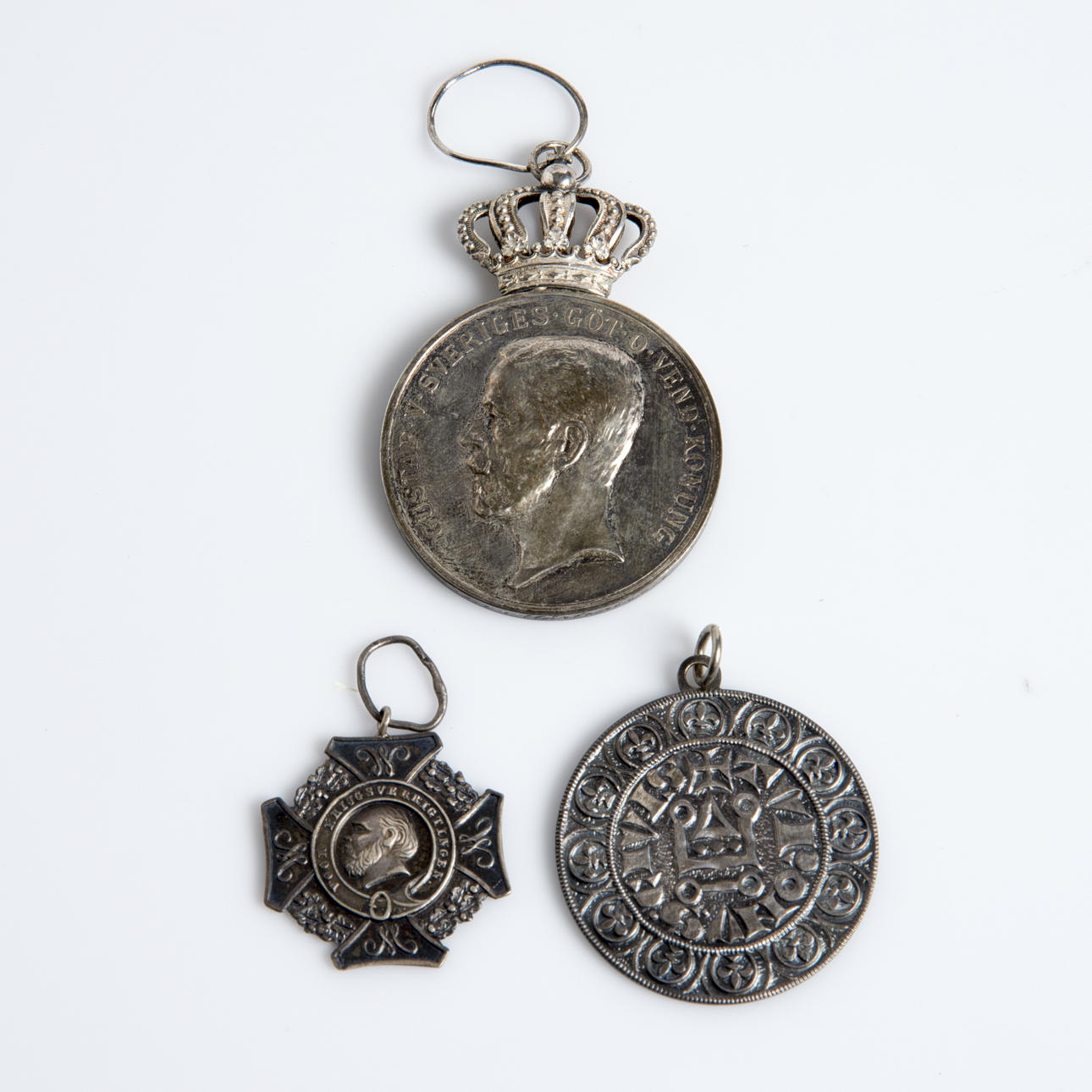 MEDALJER, 3 stycken, silver, bl. a. Gustav V, Kungliga Patriotiska Sällskapet.