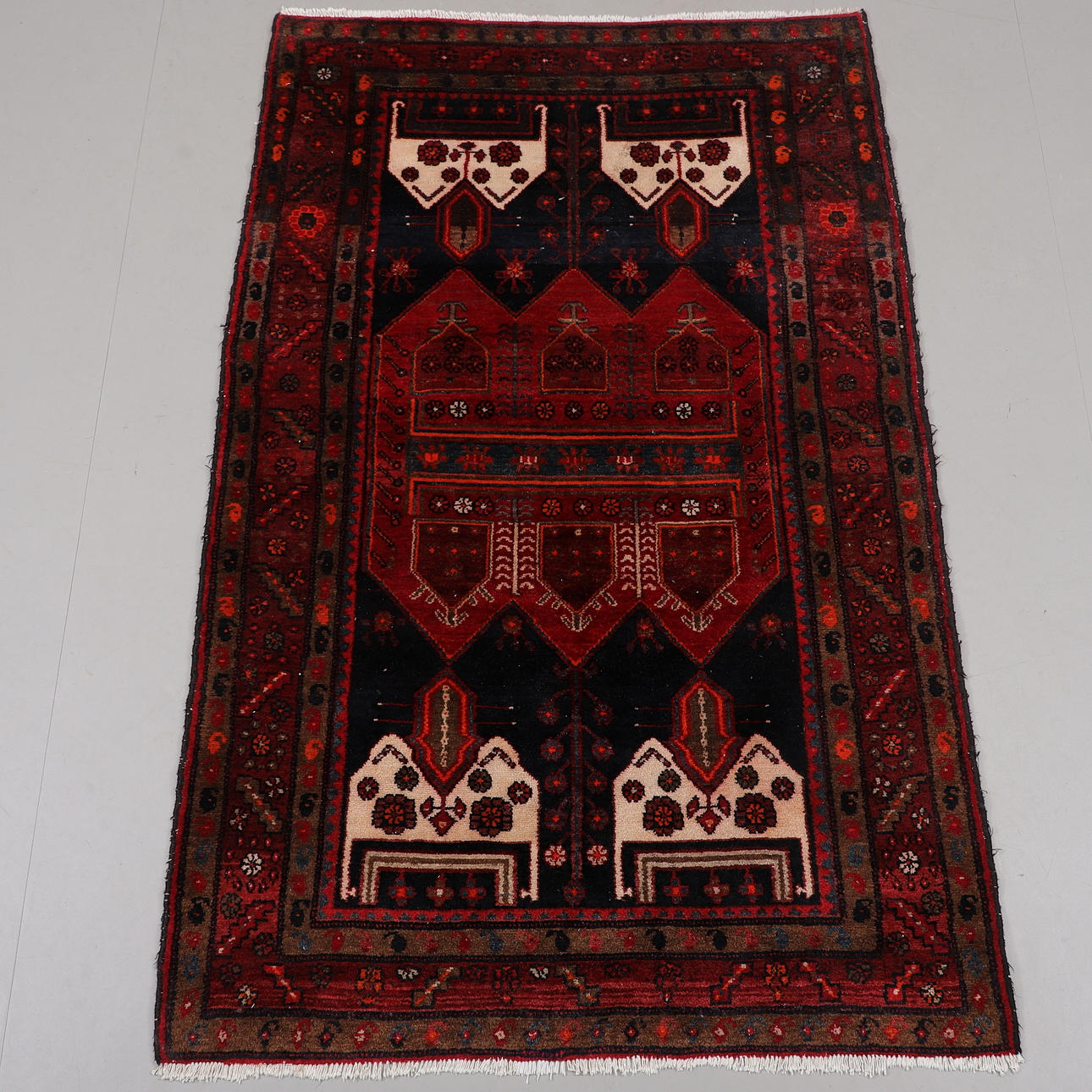 CARPET, oriental, Iran, dimensions 225x140 cm.