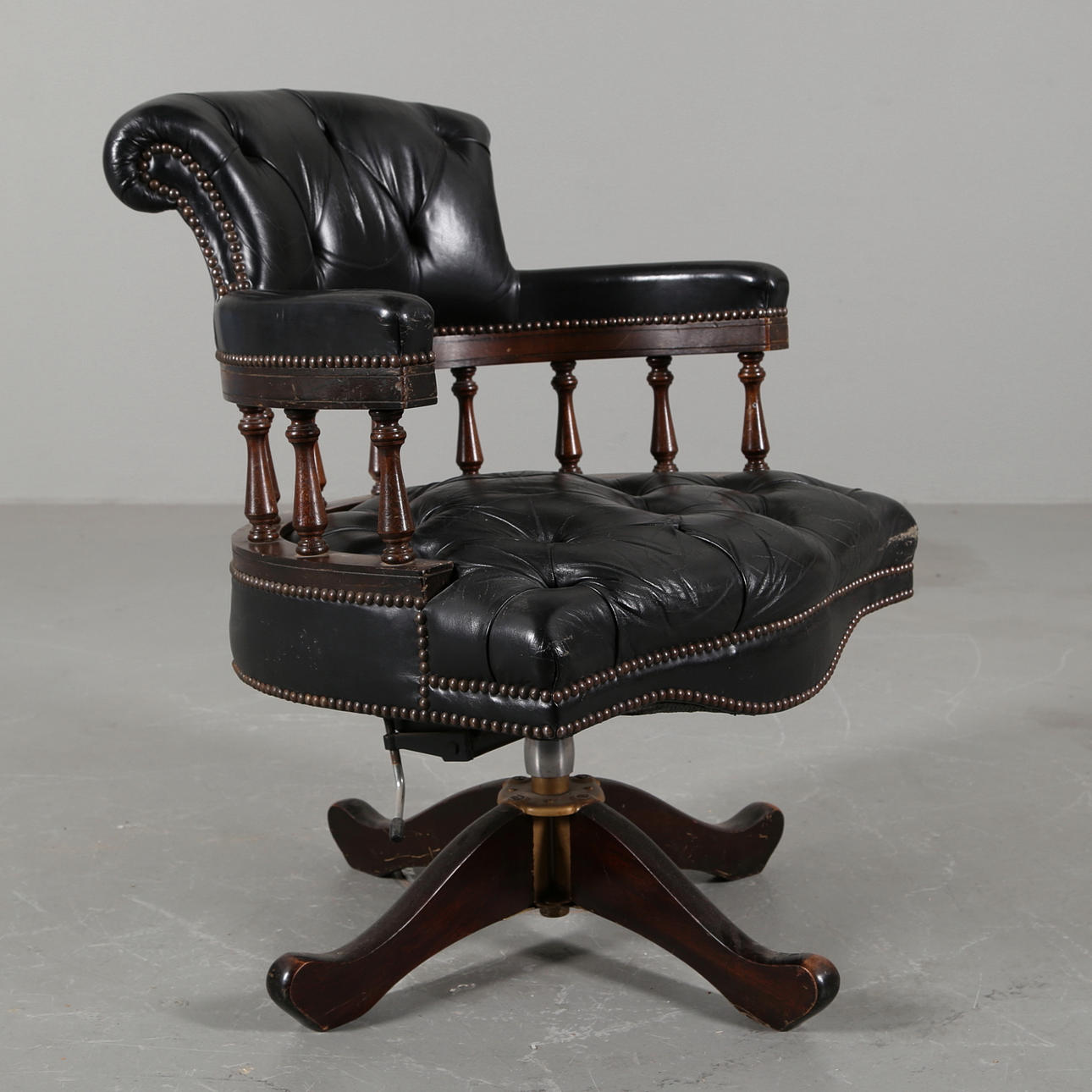 SKRIVBORDSSTOL, skinn, snurrmodell, Engelskstil, 1900-talets andra hälft.