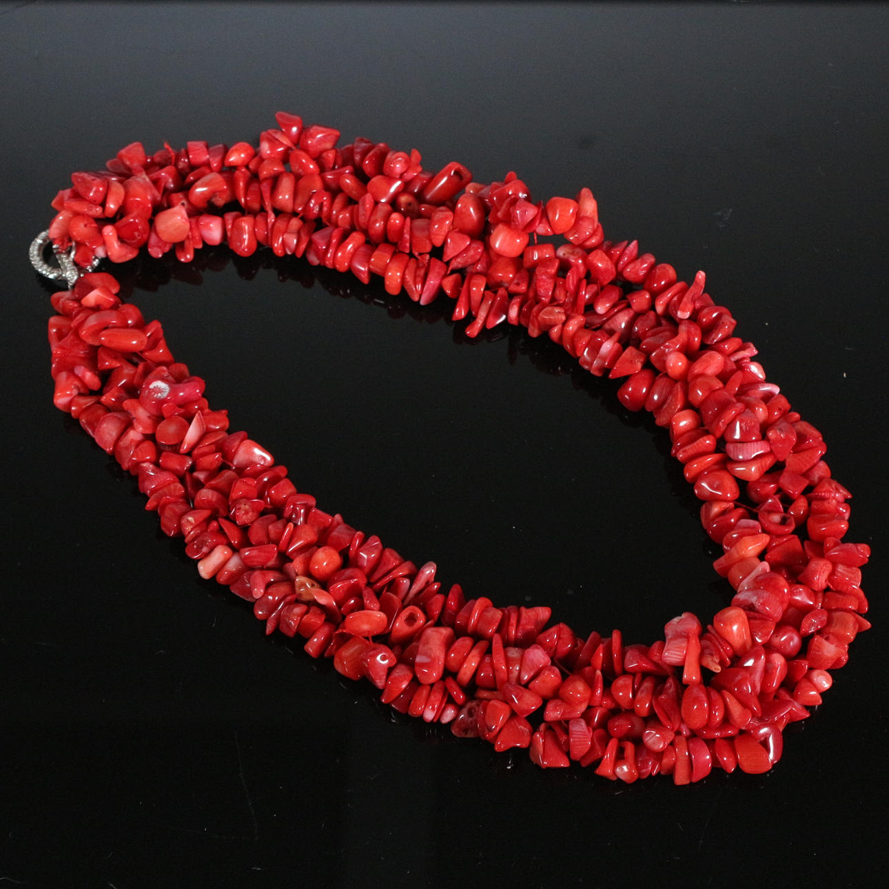 Necklace with dyed coral.