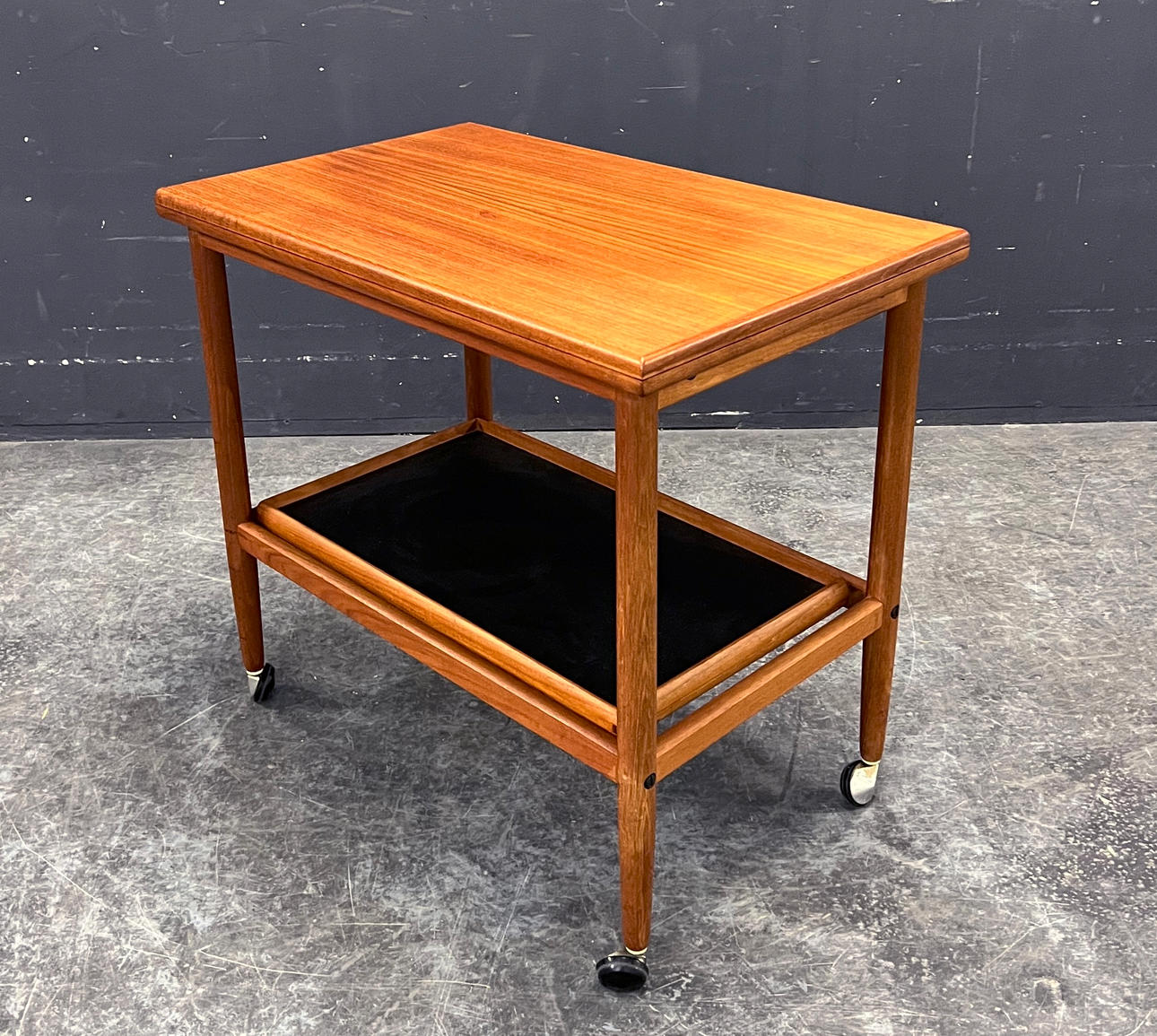 ATTRIBUTED TO GRETE JALK. Tea trolley on casters.