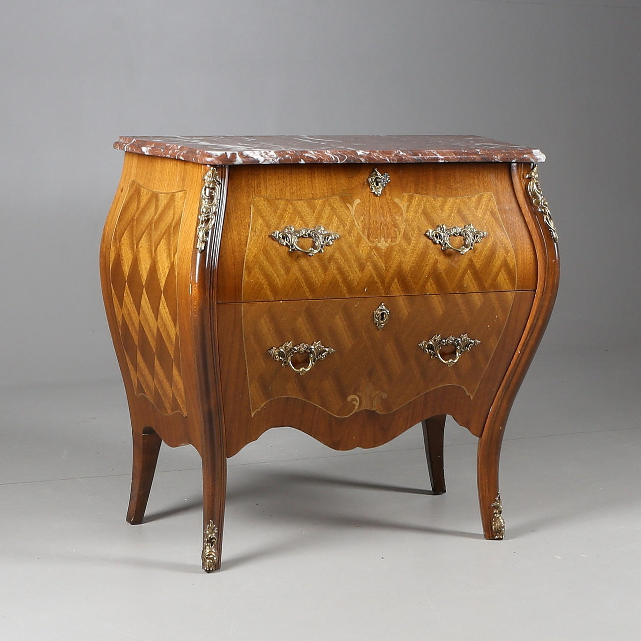 BYRÅ, rokokostil, med marmorskiva, 1900-tal.