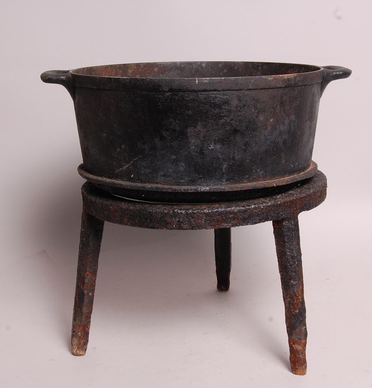 GRYTA, TREFOTING, smide, 1800-1900-tal.