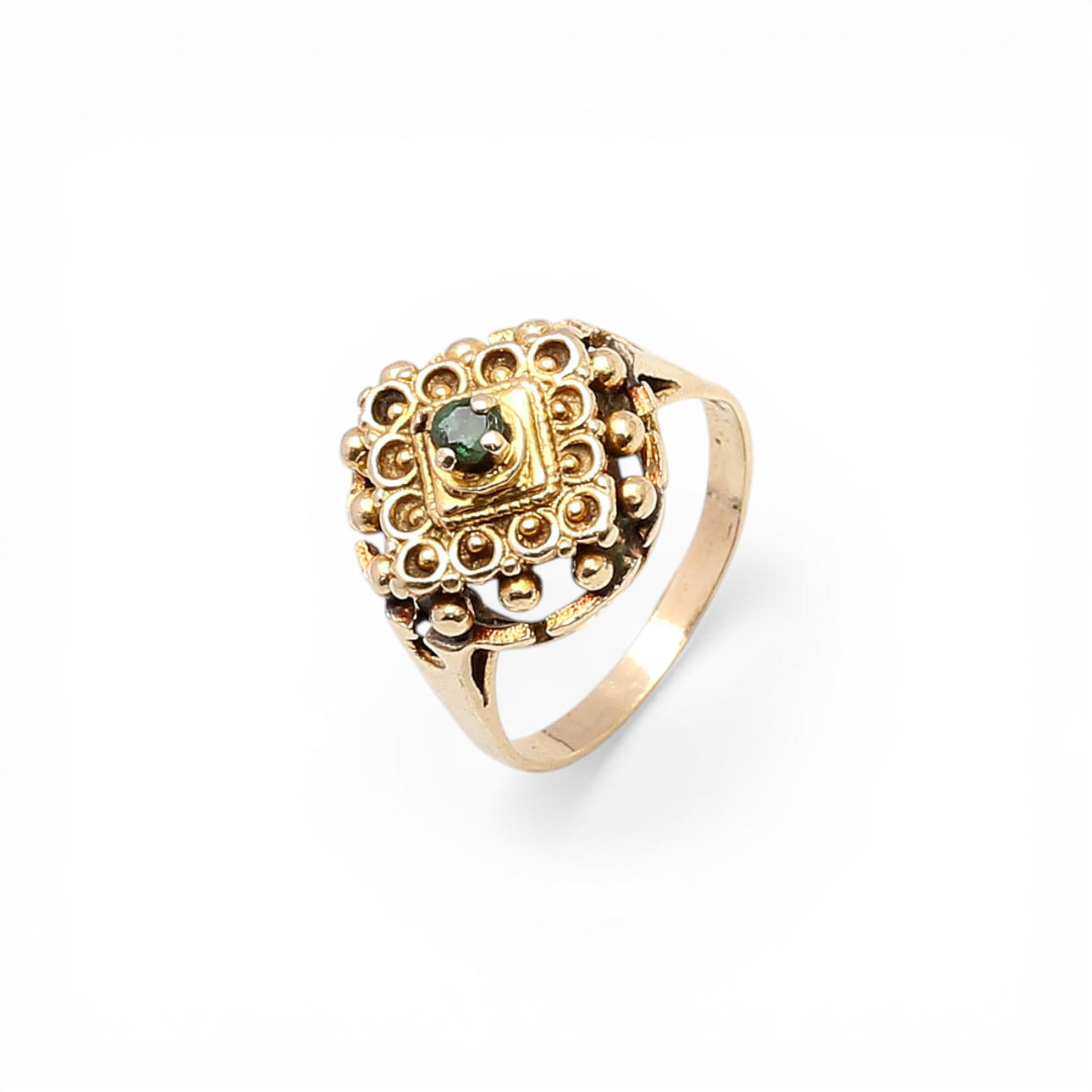 Gold and emerald ring.