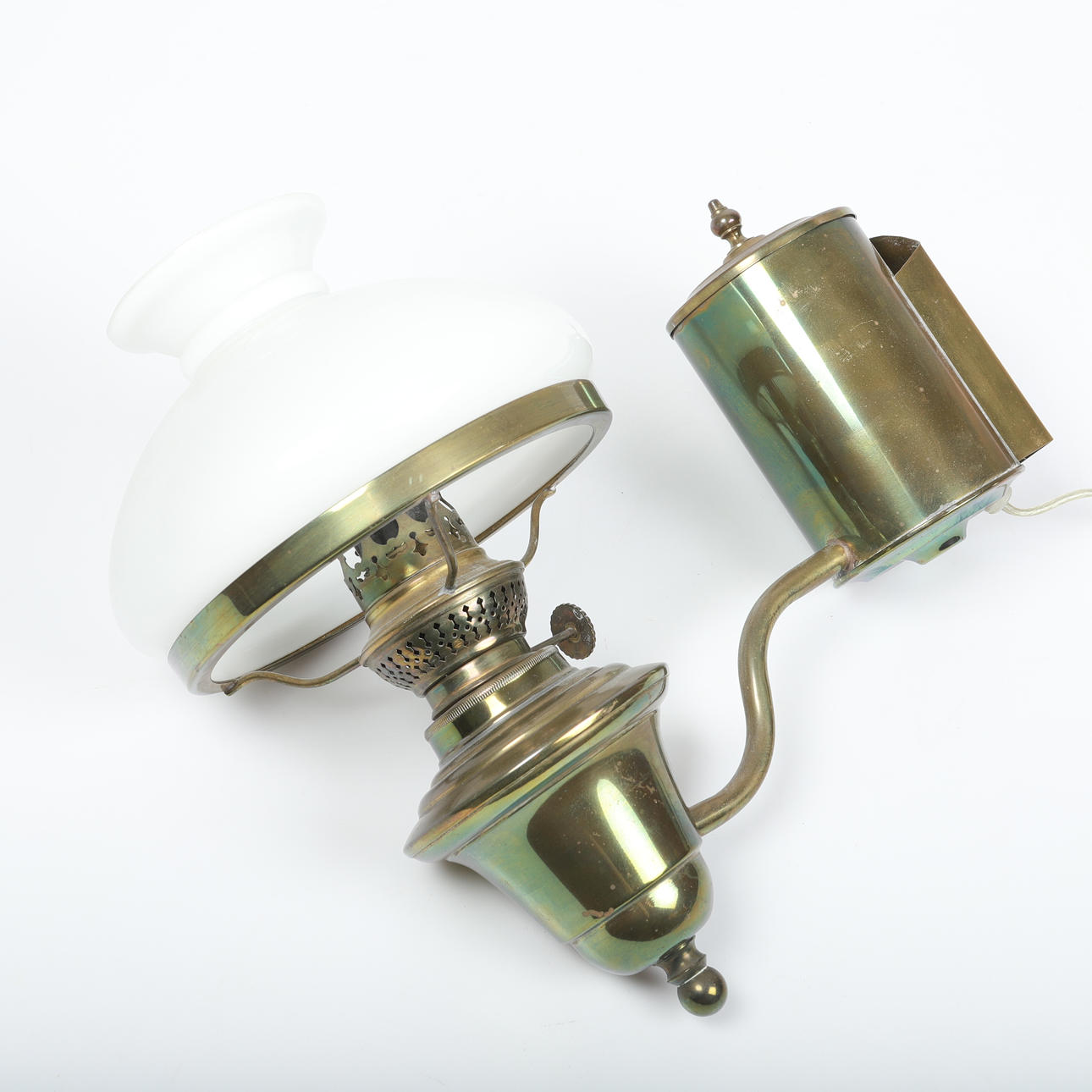 VÄGGFOTOGENLAMPA, elektrifierad, glas / mässing, 1900-tal.