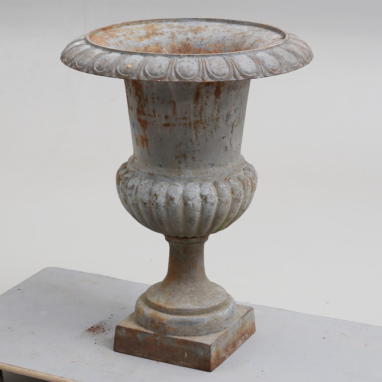 GARDEN URN, cast iron.