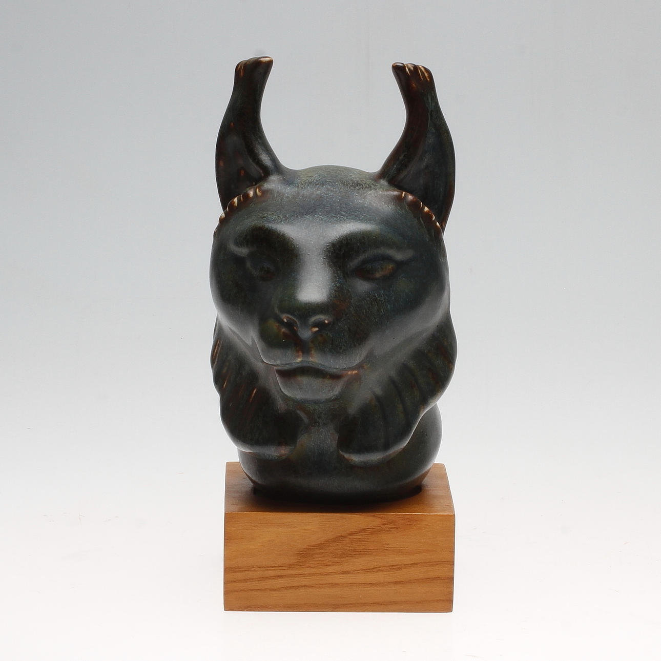 GUNNAR NYLUND. Unik. Lodjur, skulptur. Stengods. Rörstrand.