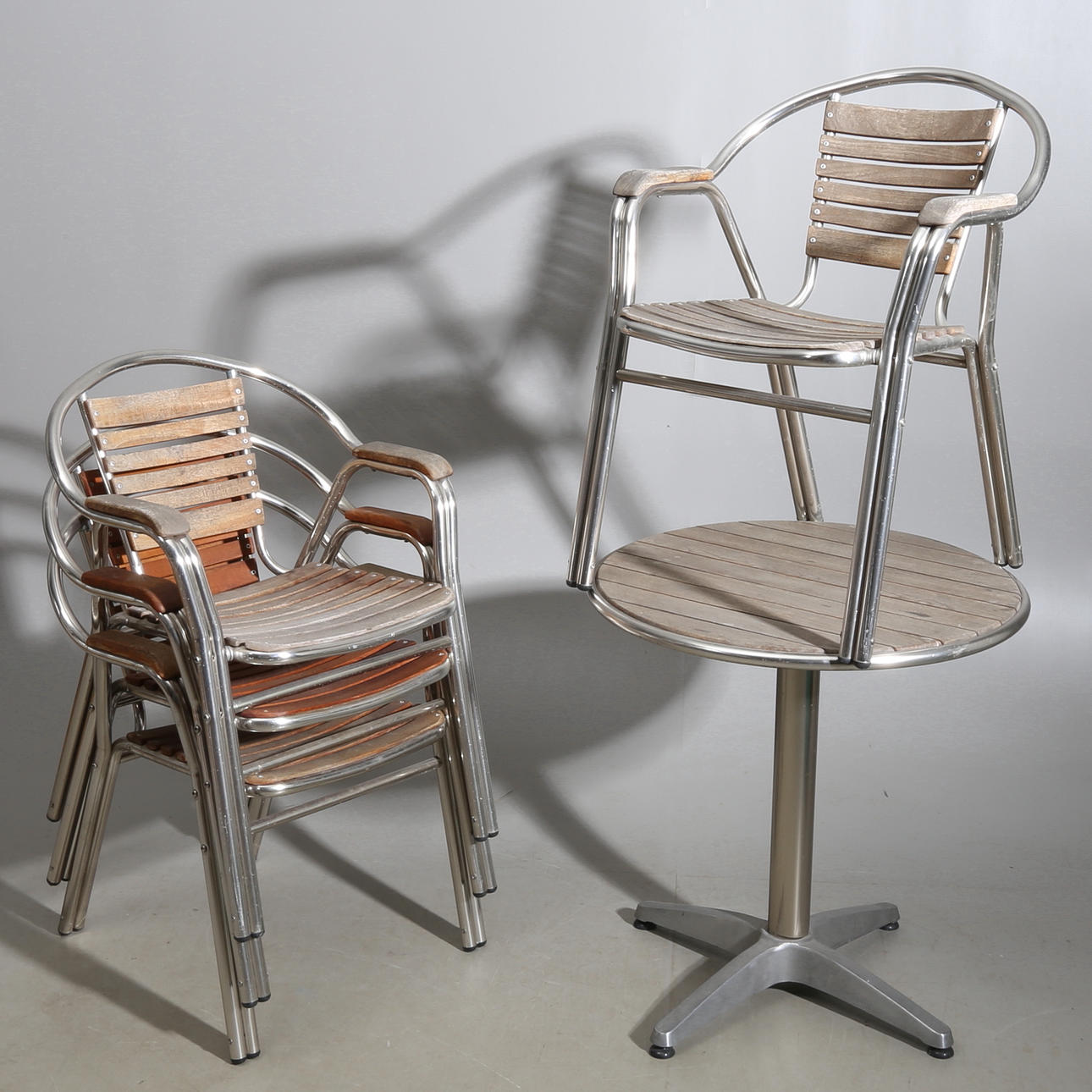 TRÄDGÅRDSGRUPP 5 delar, trä samt metall, 1900/2000-tal.