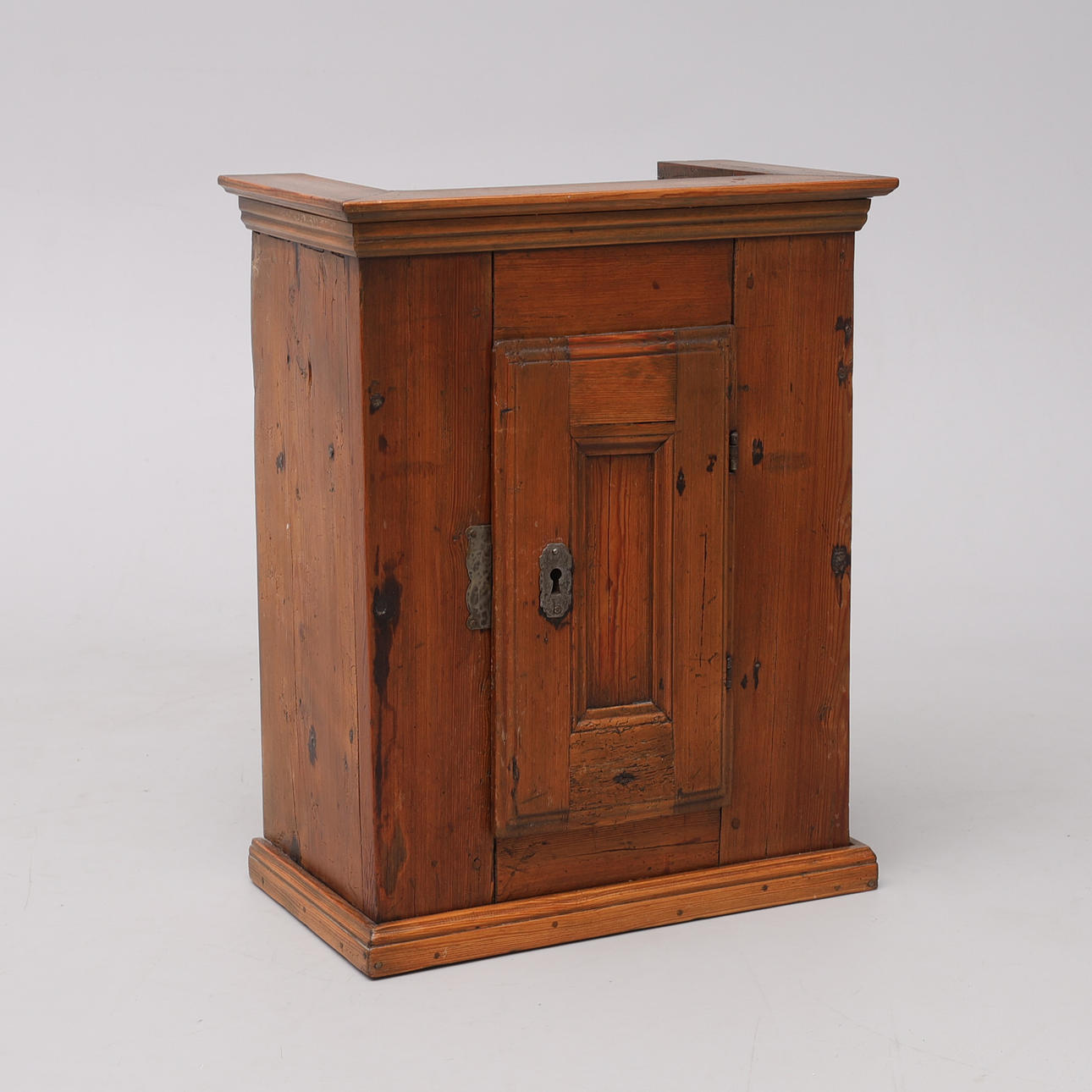 WALL CABINET, BAROQUE STYLE.